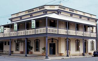 Exeter Hotel Semaphore - Pubs Perth 0