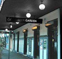 Duck  Swan Hotel - Pubs Perth