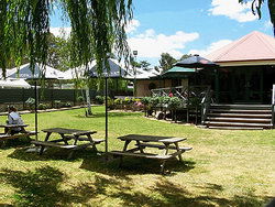Oakbank Hotel - Pubs Perth 3