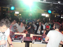 Swell Tavern - Pubs Perth 3