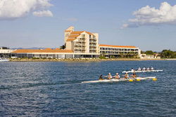 Lakes Resort Hotel - Pubs Perth 3