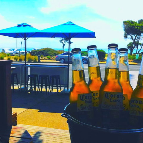 Two Buoys - Pubs Perth 7