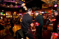 Mustang Bar - Pubs Perth 3