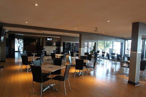 The Beachcomber Hotel - Pubs Perth 3