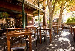 Queens Tavern - Pubs Perth 2