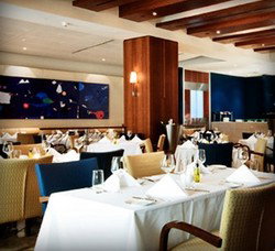 The Globe Wine Bar & Restaurant - Pubs Perth 3