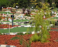 18 Hole Mini Golf - Club Husky