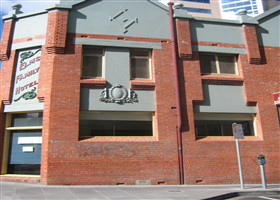 Elm's Family Hotel - Pubs Perth
