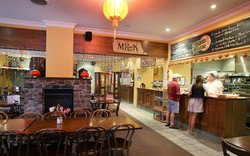 Albion Park Hotel - Pubs Perth 2