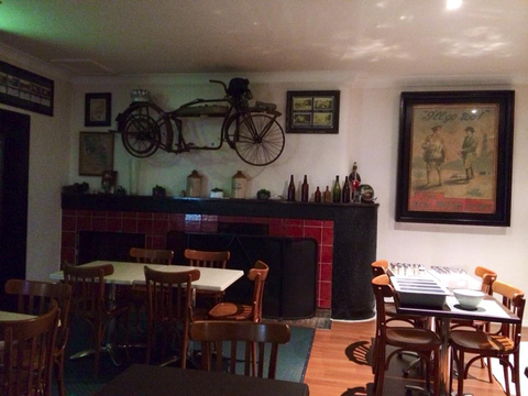 Queens Arms Hotel - Pubs Perth 3