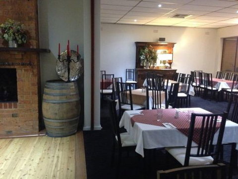 Moyhu Hotel - Pubs Perth 2