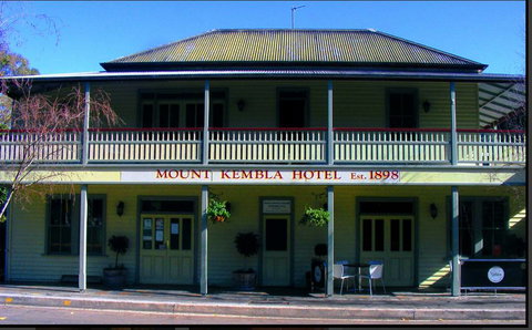 Mount Kembla Village Hotel - Pubs Perth 0