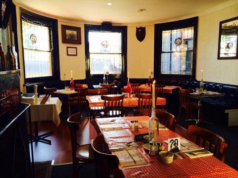 Queens Arms Hotel - Pubs Perth 2