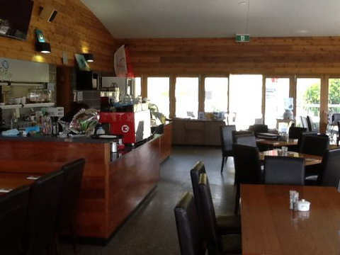 Fat Fish Beachfront Bistro - Pubs Perth 3