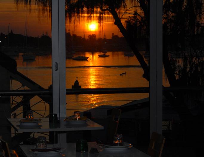 Lighthouse Beach ACT Pubs Perth