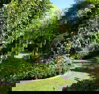 Camelot Garden Stroll - Pubs Perth
