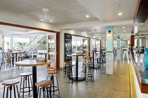 Hemingway's Brewery Port Douglas - Pubs Perth 4