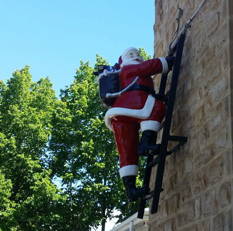 Hahndorf Christmas Market Walking Tours - Pubs Perth 1