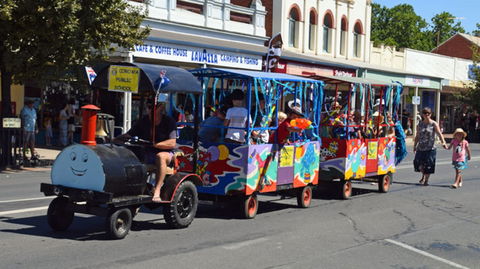Corowa Rotary Federation Festival Parade - Pubs Perth 1