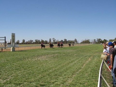 Balranald Races -Derby Day - Pubs Perth 0