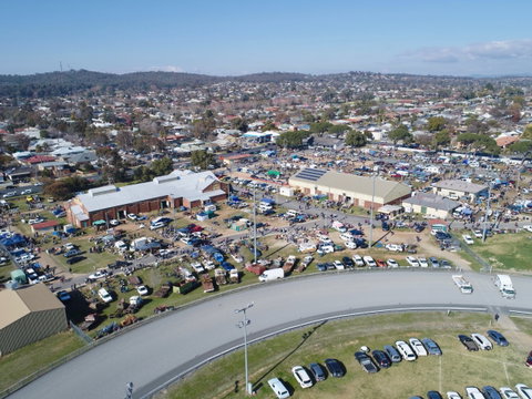 Wagga Swap Meet Run By  Classic And Historic Automobile Club Of Australia - Wagga Wagga Region - Pubs Perth 0