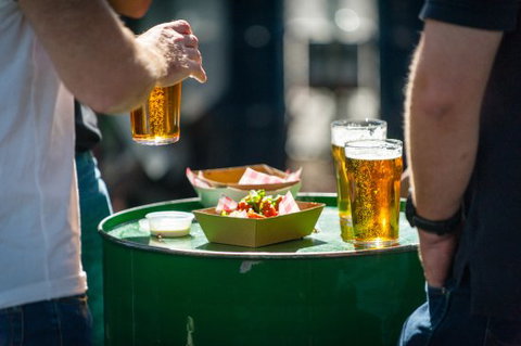 Welcome To Thornbury - Pubs Perth 0