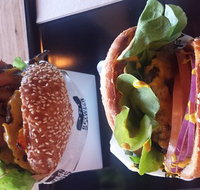 Between 2 Buns - Pubs Perth