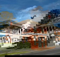 Pakenham Hotel - Pubs Perth