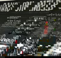 OAKS ON MELBA - Pubs Perth