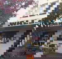 Lake Wallace Hotel - Pubs Perth