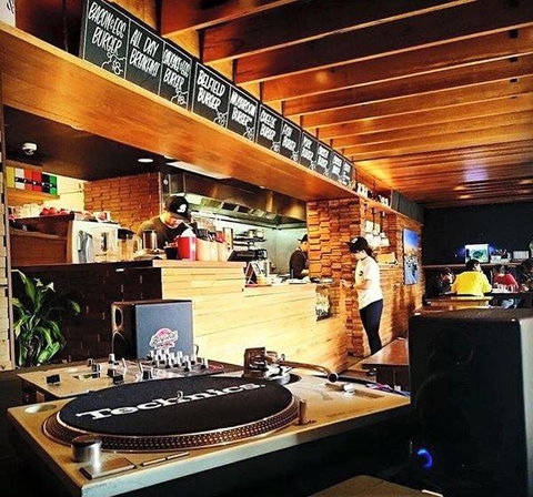 Bar Sur Loup - Pubs Perth 11