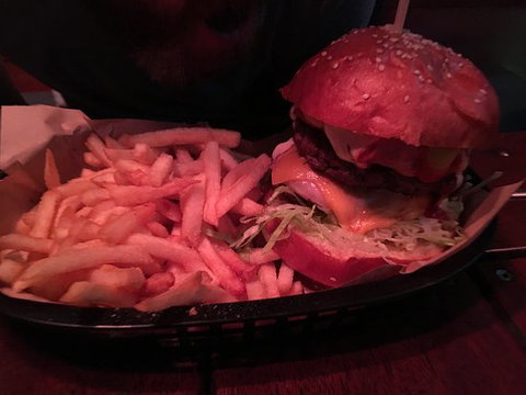 2 Smoking Barrels - Pubs Perth 0