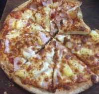 Crust Gourmet Pizza Bar Woolongong - Pubs Perth