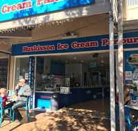 Huskisson ice cream parlour - Pubs Perth