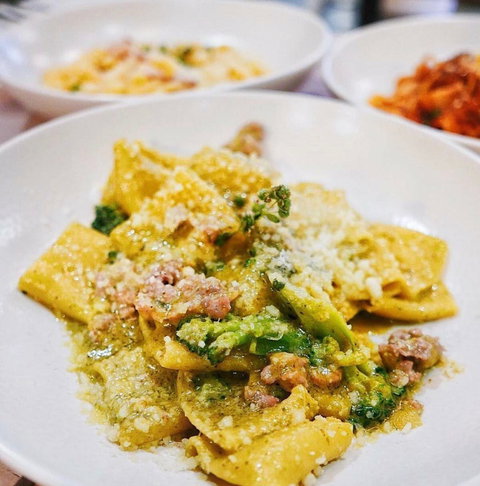 La Favola - Pubs Perth 0