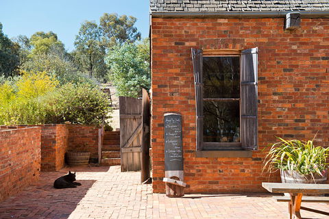 Sally's Paddock At Redbank Winery - Pubs Perth 0