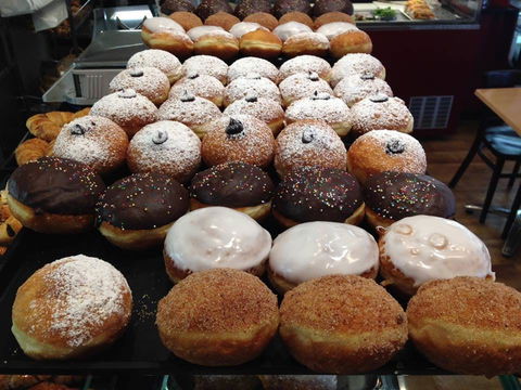 Savion Cakes & Bagels - Pubs Perth 0
