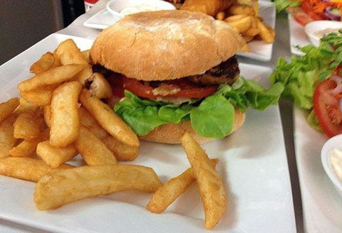 Bissys Cafe & Catering - Pubs Perth 9