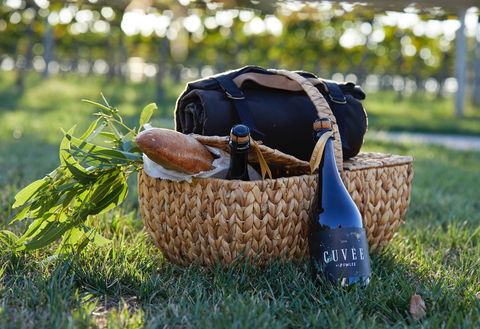 Rowlee Wines Picnic Hamper - Pubs Perth 0
