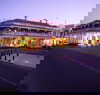 Jens Town Hall Hotel - Pubs Perth