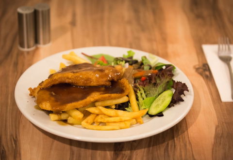 Central Hotel Cootamundra - Pubs Perth 1