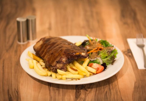 Central Hotel Cootamundra - Pubs Perth 2