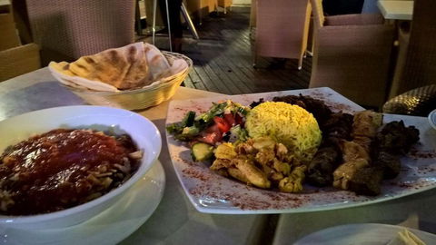 Three Pyramids In Paradise Restaurant & Cafe - Pubs Perth 0