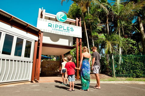 Ripples Licensed Cafe - Pubs Perth 1
