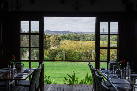 Black Swan Winery And Restaurant - Pubs Perth 0