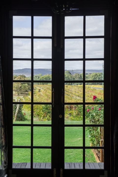 Black Swan Winery And Restaurant - Pubs Perth 1