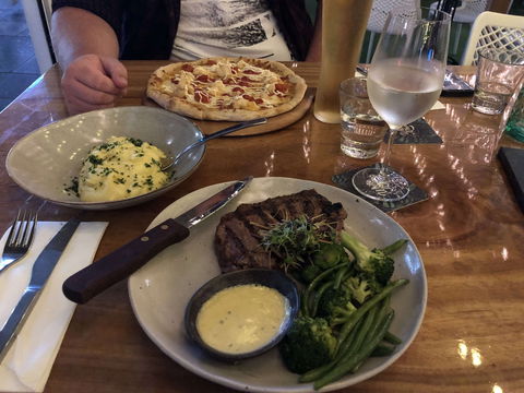 White Rhino Bar & Eats - Pubs Perth 0