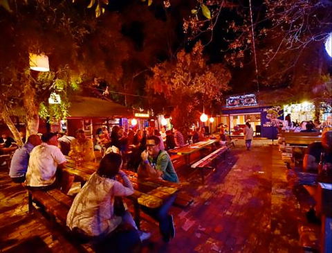 Montes Lounge - Pubs Perth 0