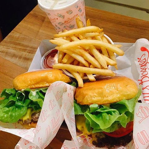 Betty's Burgers And Concrete Co - Surfers Paradise - Pubs Perth 0