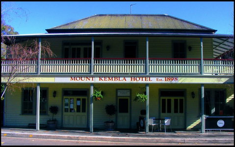 Mount Kembla Village Hotel - Pubs Perth 0